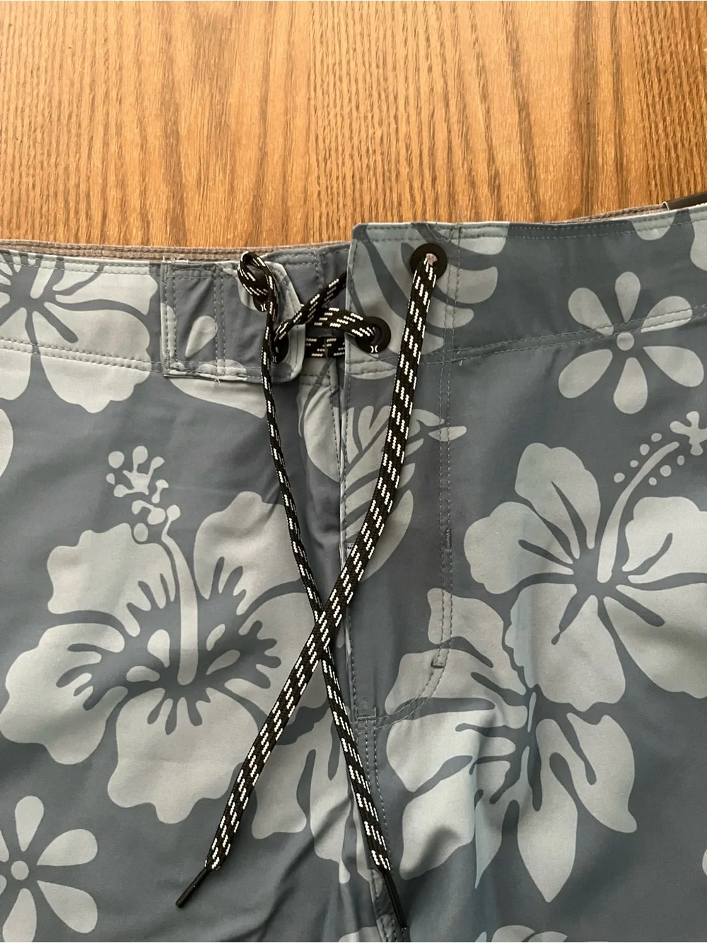 Hurley Mens Blue Hibiscus Board Shorts size 36
